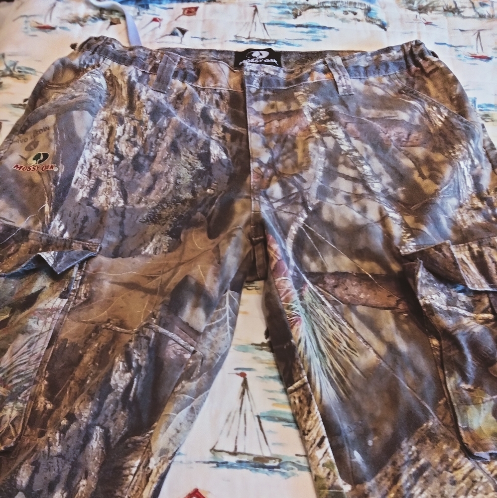 Mossy Oak Break-up Country camo pants.